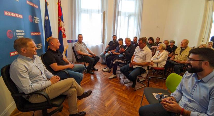 Stefanović Szabadkán: Arra kérem Magyar Pétert, hozza nyilvánosságra a vasútépítés titkos szerződéseit!