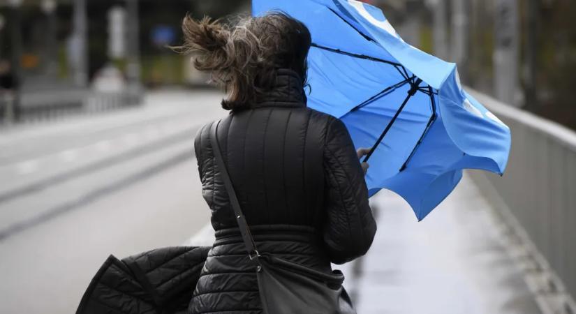 Esernyőkifordító idő volt szombaton, Győrnél a napi szélrekord is megdőlt