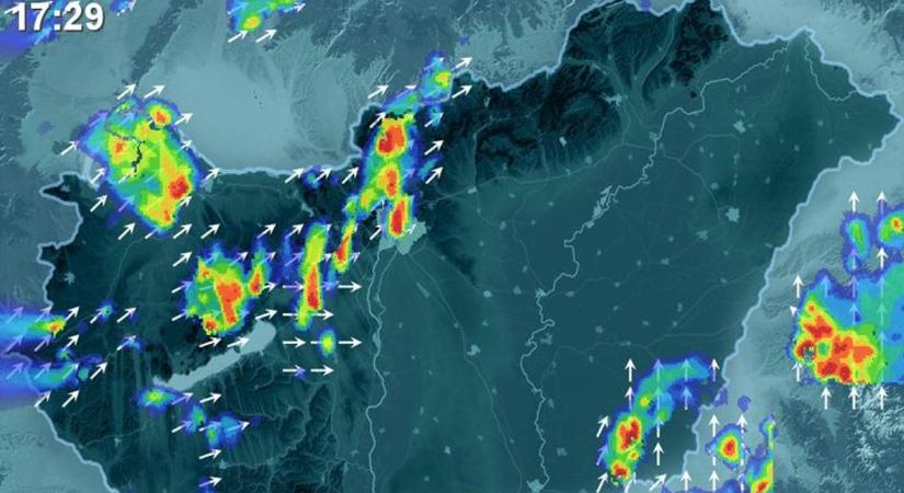 Piros riasztás is jöhet: jég, heves zivatarok Somogyban - kettészakad az ország