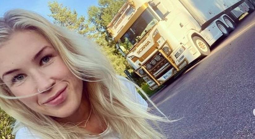 Megmutatta a fülkéjét a csinos kamionos hölgy