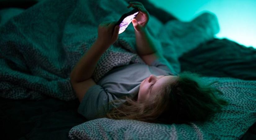 A digitális világ veszélyeire hívta fel a figyelmet a győri Petz-kórház