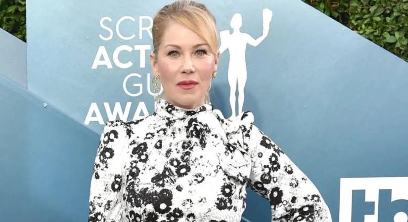 Az Egy rém rendes család sztárja vallott Christina Applegate állapotáról