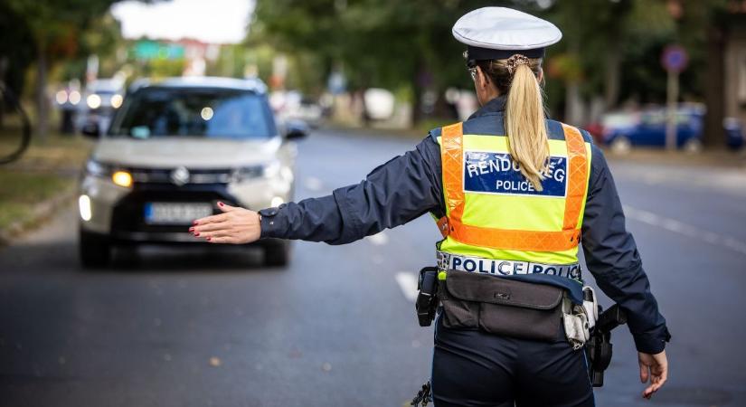 Szigorú ellenőrzések kezdődnek! Egy héten át razziáznak a rendőrök az utakon – nem csak a gyorshajtókat szűrik
