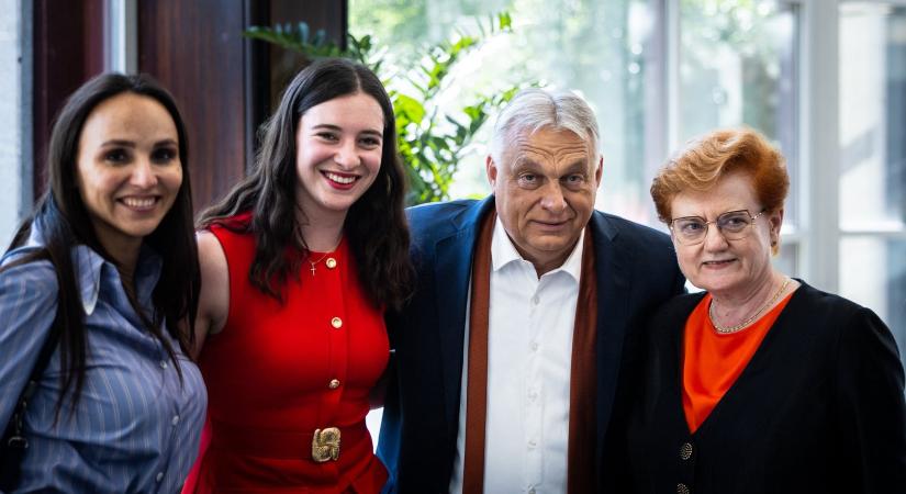 A fárasztó kongresszus után Orbánék leküldtek pár sört