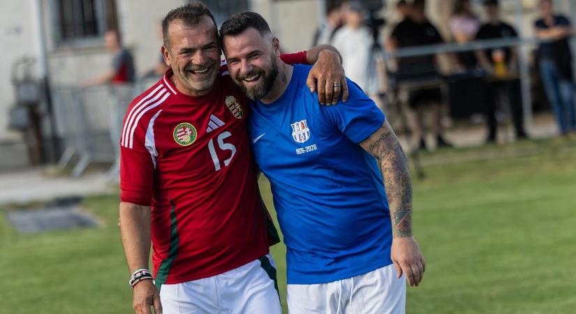 Százéves lett a Lábatlani ESE – legendák lepték el a pályát a gálameccsen fotók