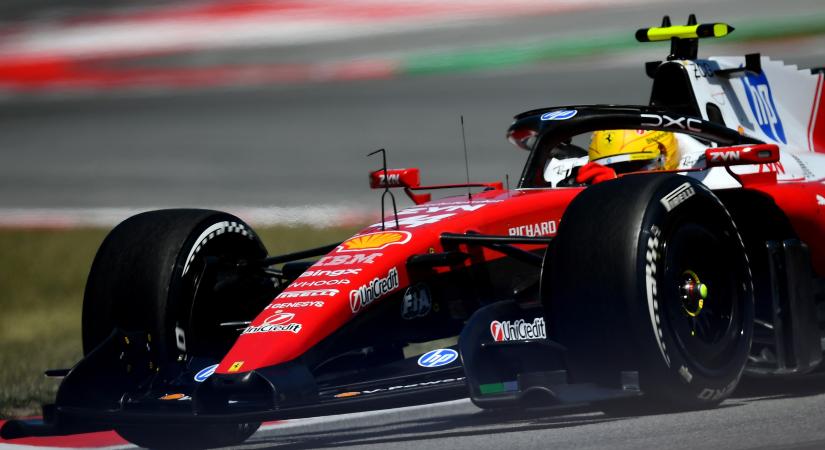 Történelem, Hamilton F1-futamot nyert a Ferrarival