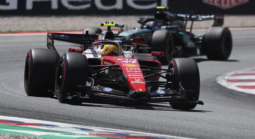 Káosz és dráma: Lewis Hamilton Barcelonában szerezte meg első ferraris futamgyőzelmét – videó