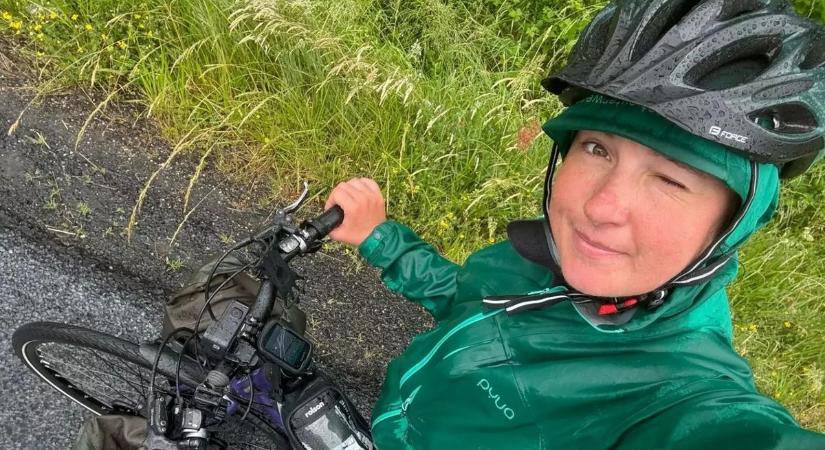 Franciaország után irány Olaszország – félúton jár a Skóciából Barcsra kerekező magyar lány