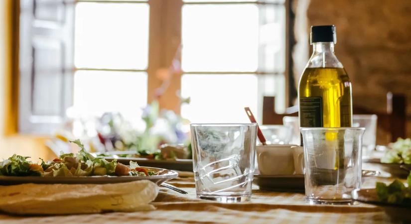 Fél liter olívaolajat ivott meg – hihetetlen dolog történt vele