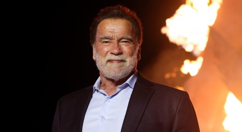 A Szent István-bazilika előtt fotózkodott Arnold Schwarzenegger
