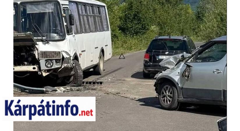 Három autó ütközött Királyházán, egy nő megsérült