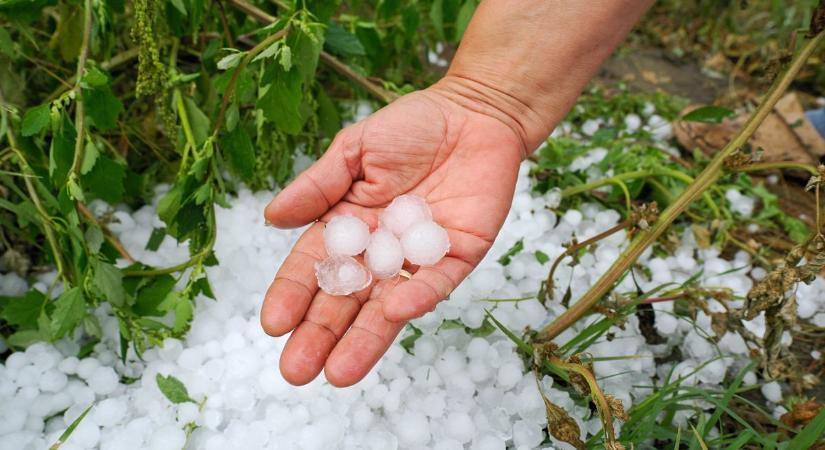 Tombol a szupercella: elverte a jég Pörbölyt (FOTÓ)