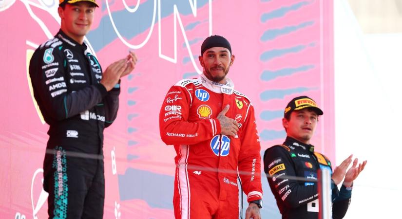 „Ez valami egészen más” – Hamilton gyerekkori álma vált valóra a Ferrari-győzelemmel, a riválisok csak ámulnak – a Katalán Nagydíj dobogósainak nyilatkozatai