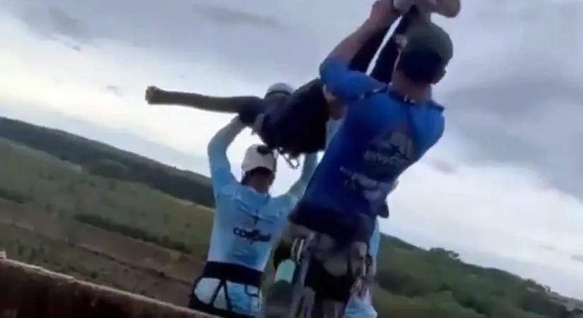 Valóra vált a rémálom: bungee jumping miatt löktek a mélybe egy nőt, de elfelejtették hozzácsatolni a kötelet