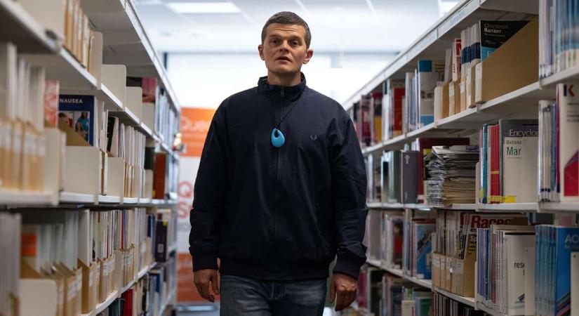 Nem neked pokol, hanem neki – a „Miket nem beszélek” egy szenzációs film a Tourette-szindrómáról