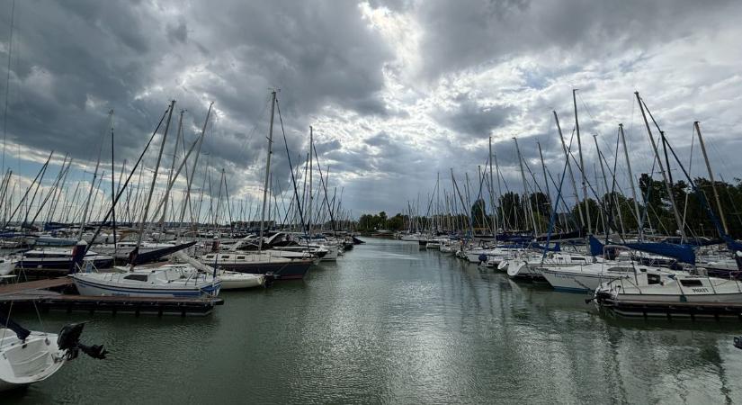 Viharos pillanatok a Balatonnál – Képeken, videón a front átvonulása