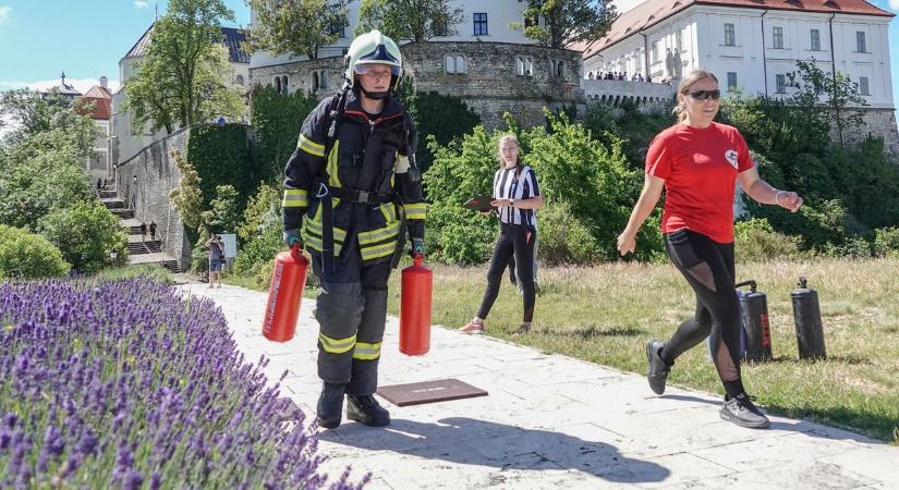 Backdraft: tűzoltók mérték össze erejüket és tudásukat Veszprémben (galéria  videó)