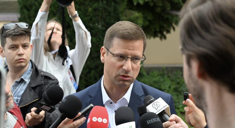 Közpénzből magánrepülőzött Gulyás Gergely, több mint 5 millió forintba került az út