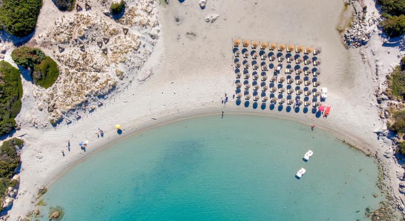 „Bérelj gyereket a strandoláshoz!” – új szabályok borzolják a kedélyeket a nyaralóparadicsomban