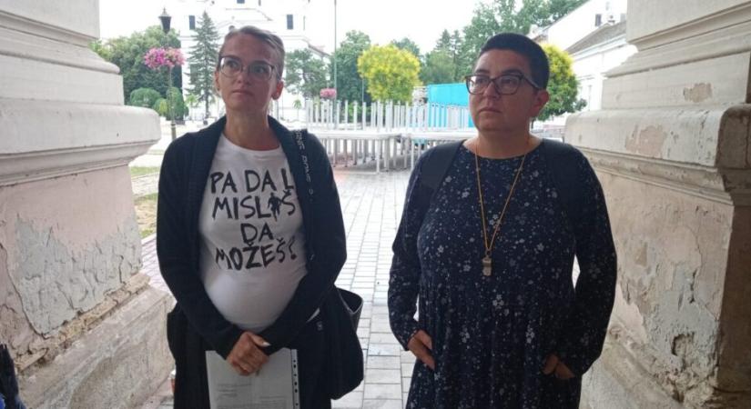 Éhségsztrájkba kezd két óbecsei édesanya