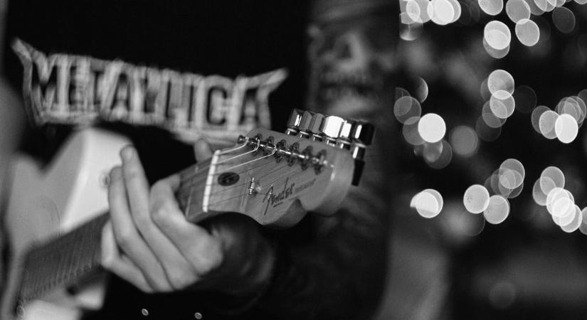 Ámulat a Puskás Arénában: magyar zenekarok dalait játszotta a Metallica