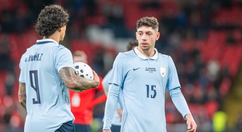 Órákon belül játszik, egyelőre viszont még be sem tehette a lábát az USA-ba az uruguayi válogatott