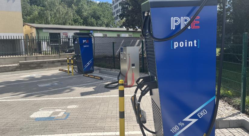 Gigantikus töltőpark lépett működésbe Prágában