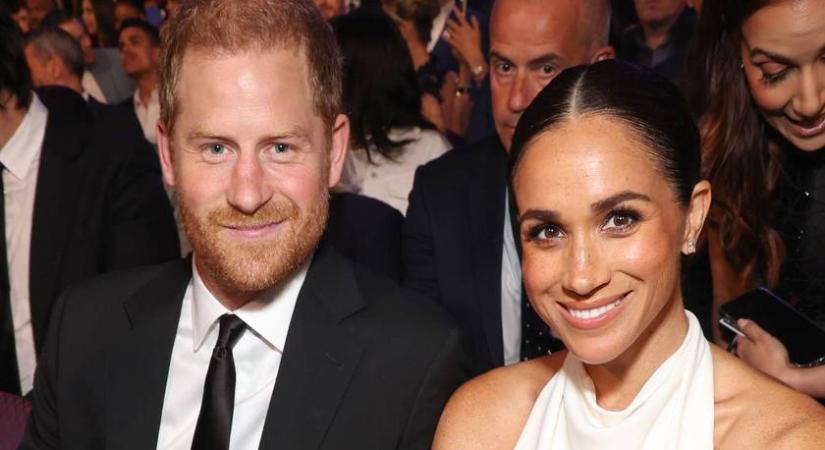 Meghan és Harry herceg 5 éves kislánya igazi hercegnő a friss fotón: Lilibet habos-babos ruhában pózolt