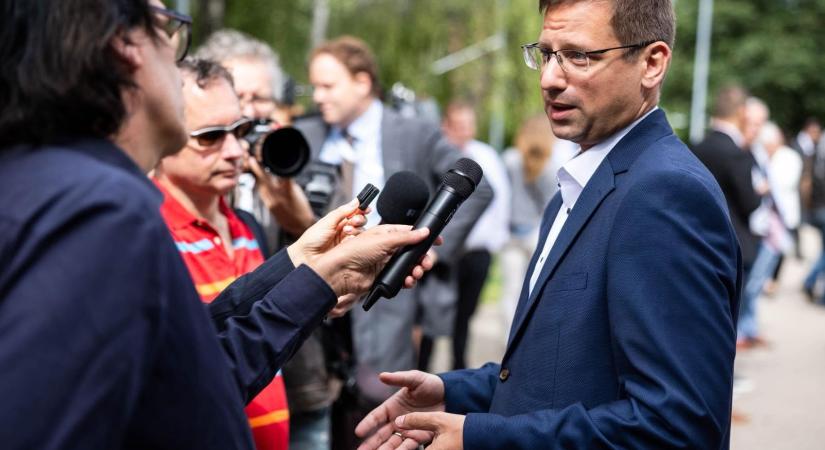 Közpénzből repülőzött Gulyás Gergely, több mint 5 millió forintba került az út