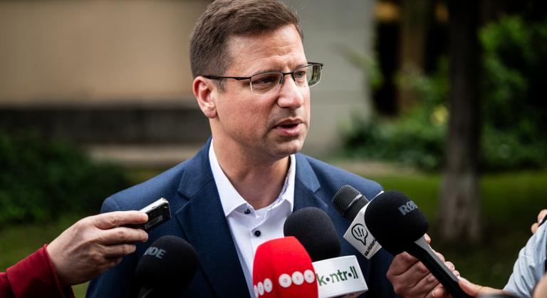 Gulyás Gergely magángépet bérelt egy bécsi és berlini út miatt, milliókba került az utazás