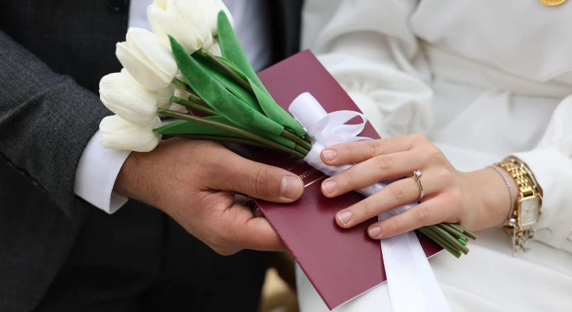 Mennyi pénzt illik adni esküvőre 2026-ban? Ezt mondja az etikett