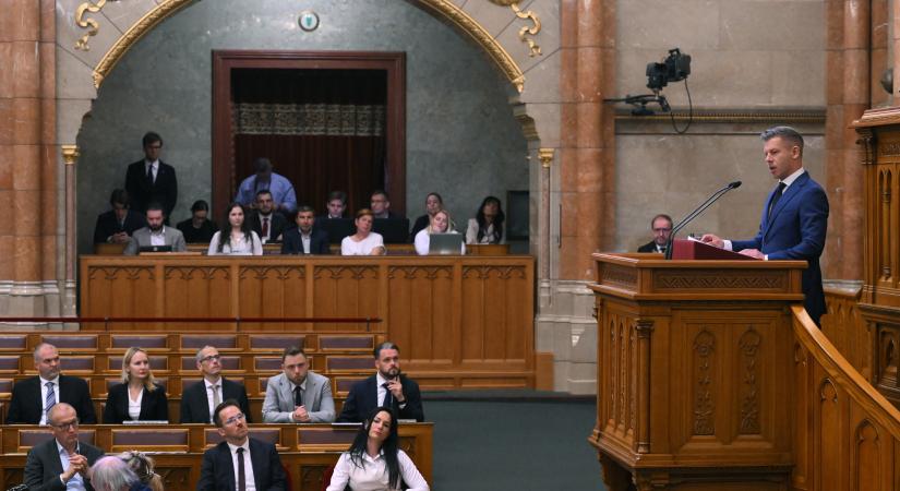 Dönt a parlament: nyolc évben maximálják a miniszterelnöki ciklusokat