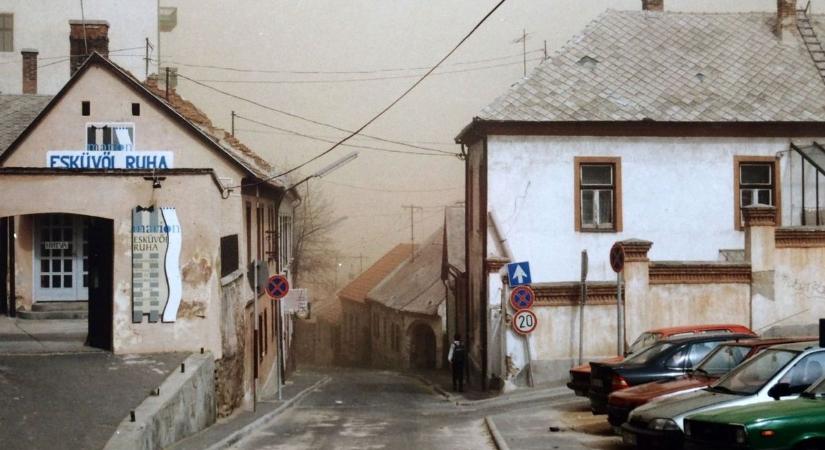 Harmincéves retró fotókon Veszprém belvárosának fájó sebe