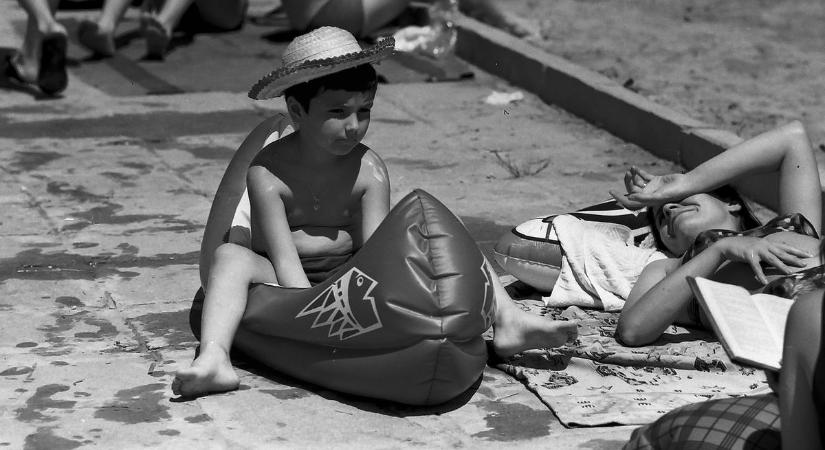 Különleges képek kerültek elő: ilyen volt egy nyári nap a strandon