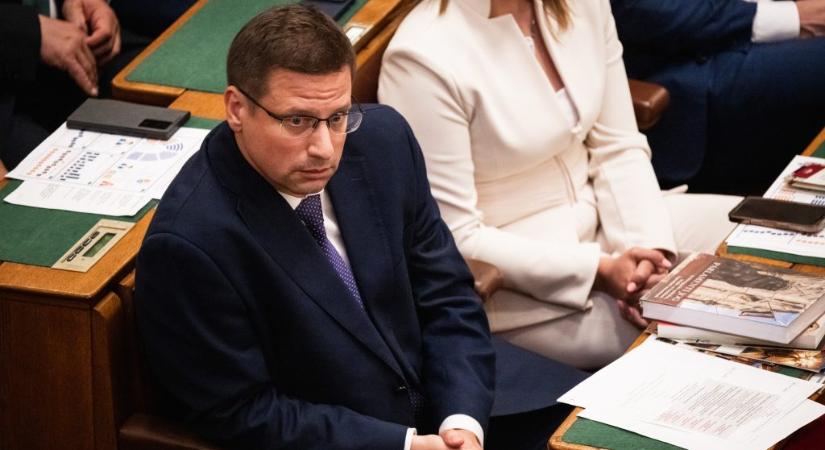 Kiderült, mennyibe került Gulyás Gergely magángépes útja