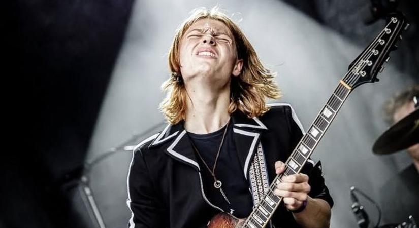 A brit blues-rock új csodagyereke lép fel Pakson