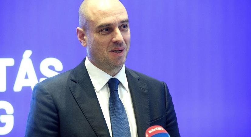 Biró Ferenc a brit Independentnek is elmondta, mennyi pénz folyt Orbán holdudvarához
