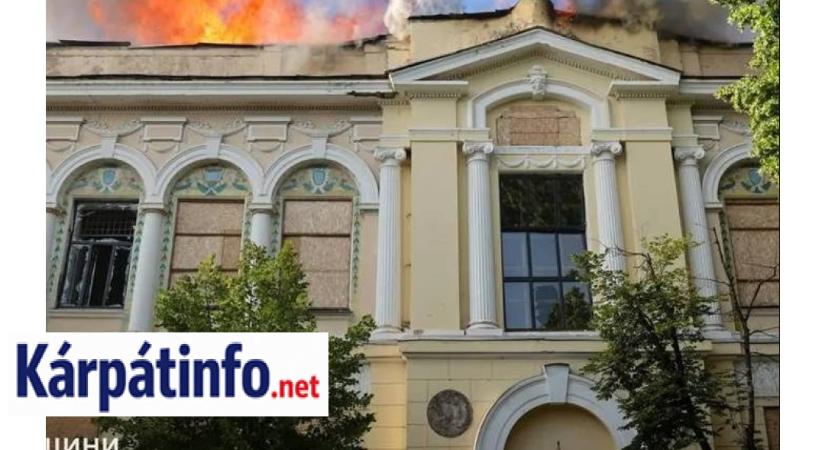 Lángokban áll a Harkivi Művészeti Múzeum egy orosz dróntámadás után