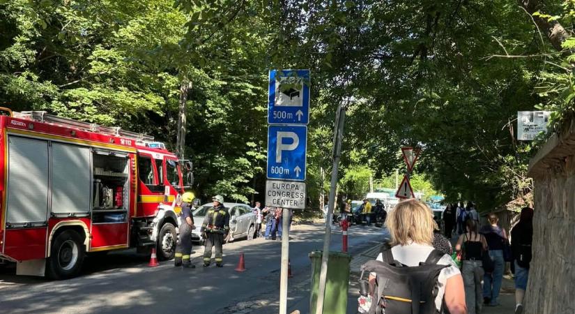 Baleset volt a Budakeszi úton, mind a két irányba áll a forgalom