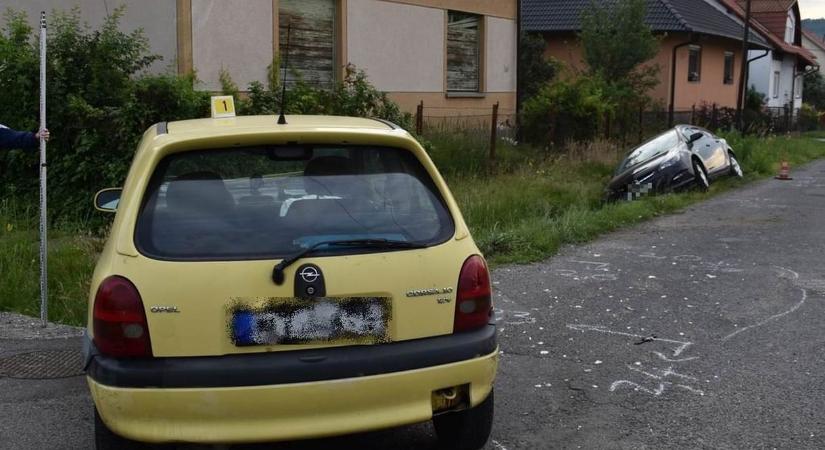 Hetedszer vezetett eltiltás alatt, balesetet okozott és segítségnyújtás nélkül lelépett egy sofőr