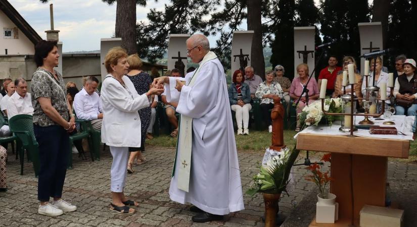 Összefogásból született csoda – 30 éve épült fel a jánkahegyi kápolna, jubileumi ünnepség a Kápolna téren (galéria, videó)