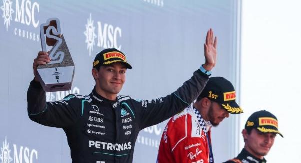 „Másolnunk kellett volna Lewist” – Russellben maradtak kétségek a Mercedes taktikája kapcsán