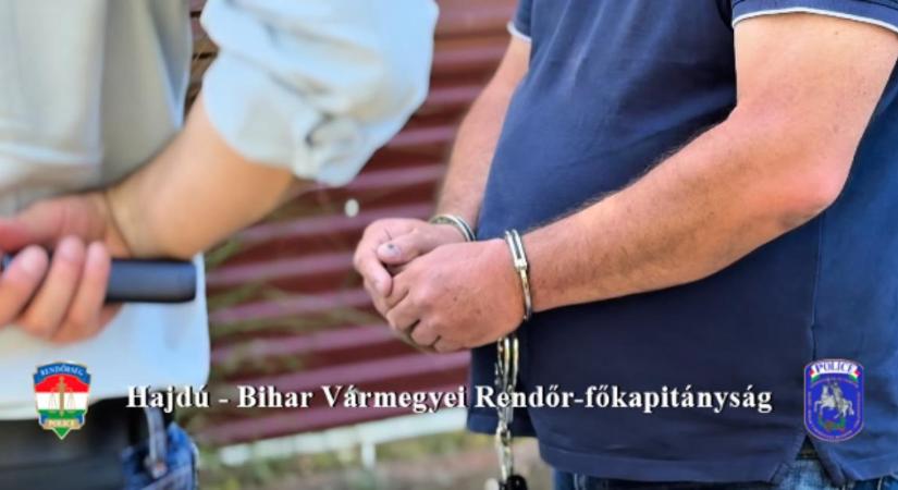 A felügyeletükre bízott gyerekeket molesztálták, rajtaütött a rendőrség két hajdú-bihari tanáron – videóval