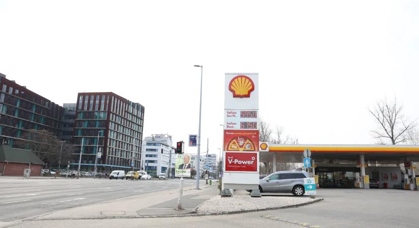 Fegyver sült el egy Shell benzinkútnál, rendőrök kutatnak a lövöldöző után