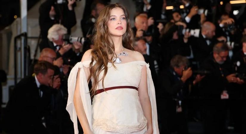 Különleges fotók érkeztek Palvin Barbaráról, megmutatta a terhespocakját