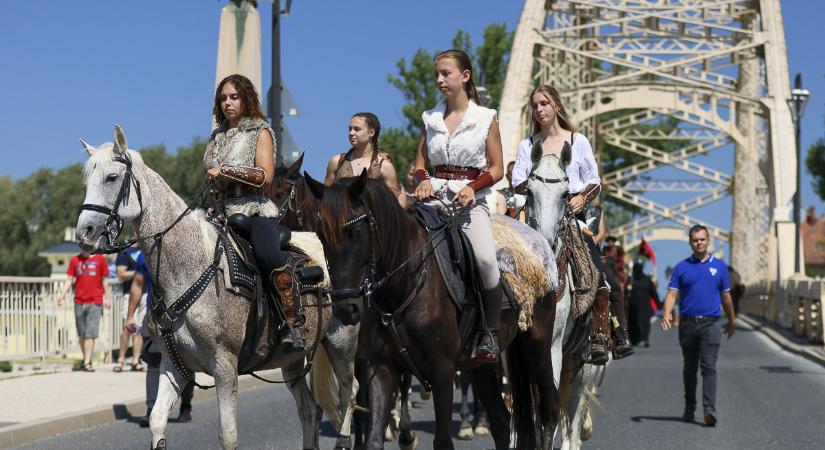 Szent László örökségétől a ragyogó esti kalandokig – rendhagyó sétákra készül Győr