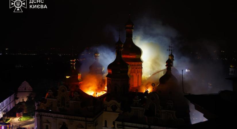 Találat érte az Uszpenszkij-székesegyházat a Pecserszka Lavra barlangkolostor területén Kijevben
