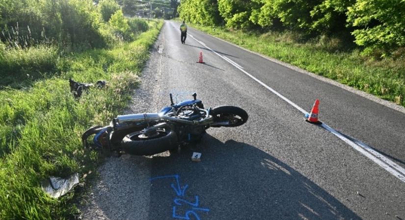 Oszlopnak ütközött és súlyosan megsérült egy motoros