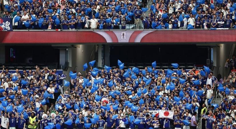 Miért szedik fel a japán szurkolók a szemetet maguk után a focivébén?