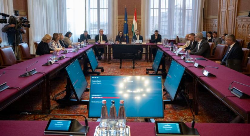 Pósfai Gábor: Magyarország elutasítja a migrációs paktum jelenlegi formáját